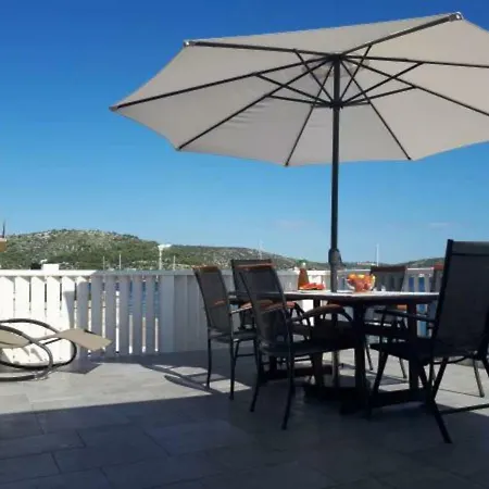 Holiday House Vilson דירה